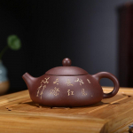 240 ml tipptasemel Yixing Purple Clay teekann K&auml;sitsi valmistatud kivist lusikaga toormaagi lilla mudakeetja infusiooniga Zisha teekomplekti tarvikud
