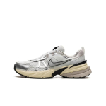 Nike V2K Run Summit White Metallic Silver EU 36.5 hall