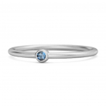 Londoni sinine topaas &Uuml;mar Minimalistlik Bezel-seadistusega S&otilde;rmus - 925 Sterling H&otilde;be 9 valge