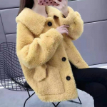 Korea versioon &uuml;hev&auml;rviline karvaga integreeritud lai l&uuml;hike jakk naistele uus talvine nukurkraega kahek&uuml;lgsest fliisist pelleti fliisist mantel S kollane