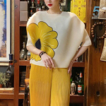 Daisy prints mood metsik T-s&auml;rk 2022 suvine uus hipster lihtne v&auml;lismaa gaasi lahtised suured plisseeritud vabaaja T-s&auml;rk naiste topid M must