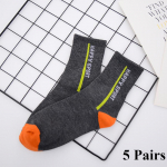 Meeste keskmise pikkusega sokid Neli aastaaega Spordisokid Higi imavad Hingavad Trendikad sokid Partii 5 Pairs