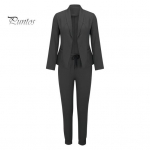 2 tk/komplekt. Daami pidulik mantlip&uuml;kste komplekt pikkade varrukatega, &otilde;huke rev&auml;&auml;riga kardigan keskmise pikkusega jope, elastne v&ouml;&ouml;koht pliiatsiga p&uuml;ksid, ametlikud t&ouml;&ouml;kohad S aprikoosi