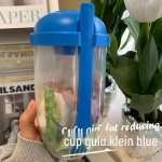 V&auml;ikese punase raamatu salat Mason Cup lusika ja kaanega madala rasvasisaldusega jogurti jaoks &ndash; tervislik, salendav, kaasaskantav ja mugav. Approximately 1000ml