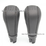 K&auml;sitsi &otilde;mmeldud ehtsast nahast k&auml;igukangi nupp Volvo S60, S80, V70 II, XC70 II mudelitele 6-speed