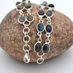 Labradoriit v&auml;&auml;riskivist soliidne k&auml;ev&otilde;ru 925 sterlingh&otilde;bedast k&auml;sitsi valmistatud ehe Unisex k&auml;ev&otilde;ru 7.5 inch sinine