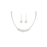 Klassikaline stiilne ja trendikas h&otilde;betatud disainiga Jaapani p&auml;rlitest ripatsikomplekt rippuvate k&otilde;rvar&otilde;ngaste ja ketiga naistele ja t&uuml;drukutele kontori- ja vabaajar&otilde;ivastele