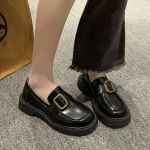 Moepumbad naiste p&auml;ssid Nahast kabjaga keskmise kontsaga metallist pandlaga Oxfordi kingad naistele suures suuruses platvormkingad 35 must