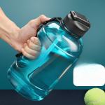 Suure mahutavusega Sport Bucket Cup Suvine Kaasaskantav Fitness Veekeetja Straw Plastic Cup Online Kuulsuste tonni t&uuml;nnid. 1600ML