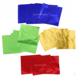 400 t&uuml;kki segatud &scaron;okolaadipulgakommi peopaberit, kondiitritooteid, 8 cm ruudukujulisi maiustusi, kommipakendpaberit