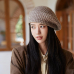 S&uuml;gis- ja talvem&uuml;tsid, Lastele kootud soojad villased m&uuml;tsid, &Uuml;hev&auml;rvilised baretid must