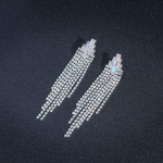 Euroopa ja Ameerika stiilis uus sulamist teemantkivist t&auml;is teemant narmastega k&otilde;rvar&otilde;ngad naiste Interneti-kuulsuse temperamendiga piiri&uuml;lesed k&otilde;rvar&otilde;ngad h&otilde;be