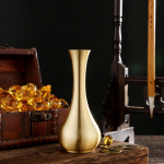 Antiikne kullast messingist vaas: Kvaliteetne kontori- v&otilde;i elutoakaunistus kuivatatud lilleseadete jaoks