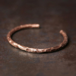 K&auml;sitsi valmistatud haamriga vaskk&auml;ev&otilde;ru Vintage Viiking Steampunk Ehted Meestele Naistele Maamees K&auml;ev&otilde;ru K&auml;erauad 15-18cm resizable