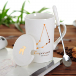 Keraamilised kruusid 12 t&auml;htkuju loomingulised kruusid lusikakaanega Must kruus portselanist Zodiac piima kohvitass joogin&otilde;ud paaridele kingitus