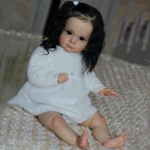 Originaalbr&auml;ndi Reborn Baby Dolls Maggi K&auml;sitsi valmistatud 3D-v&auml;rvitud nahaga Printsess V&auml;ikelaps T&uuml;druk Realistlik nukk Beebim&auml;nguasi Pehmest riidest kehaemulatsiooni nukud lastele cloth body