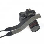 Retro etnilise stiiliga puuvillasest riidest kaamera &otilde;larihm kaelarihm Canoni Nikoni DSLR peegelkaamerale. pruun