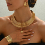 &Uuml;lepingutatud silmuspooliga mitmekihiline kaelakee komplekt kuld