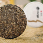 Ploominaeris Ancient Tree Puerh teekook Laagerdatud vana puupea kevadtee 357g 1 cake
