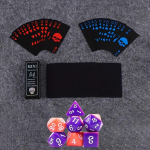 M&auml;ngukaardipakk ja 7 t&auml;ringukomplekti plastikust vee- ja kulumiskindlad m&auml;ngukaardid, lillad ja roosad, kahev&auml;rvilised mitmepoolsed numbrilised t&auml;ringud 1 set