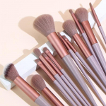 13 tk professionaalne meigipintslite komplekt nailonist harjastega k&otilde;ikidele nahat&uuml;&uuml;pidele &ndash; sisaldab palmiharju ja hoiukotti