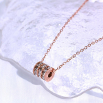 Naastud titaanist terasest v&auml;rvikindel kaelakee, naiste k&uuml;lma tuule rangluu kett Tide Internetis kuulsuste ripats kuld