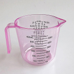 Plastikust m&otilde;&otilde;tetops l&auml;bipaistev skaala N&auml;ita l&auml;bipaistvat kruusi Valamistila m&otilde;&otilde;teseade Gradueeritud m&otilde;&otilde;tetops K&ouml;&ouml;git&ouml;&ouml;riistad Kannud 600ml roosa