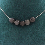 Pierres et Min&eacute;raux. Collier 5 perles Labradorite de Finlande. Chaine en acier inoxydable Collier femmes, hommes. Taille personnali