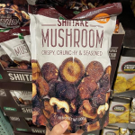 SnackYard Premium Kr&otilde;bedad vaakumk&uuml;psetatud shiitake seenekr&otilde;psud 300g