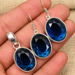 Blue Sapphire laboris loodud v&auml;&auml;riskivist 925 h&otilde;bedast ripatsi ja k&otilde;rvar&otilde;nga ehtekomplekt naistele