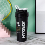 1000 ml Shaker Proteiinipudeli Pulbri Shake Cup Suure mahutavusega veepudeli plastikust segamistops Keha &uuml;lesehitamiseks m&otilde;eldud treeningpudelid 1000ml must