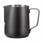 L&auml;bipaistva ergonoomilise k&auml;epidemega piimavahustamistass, roostevabast terasest kohvi Latte Art tass koduk&ouml;&ouml;ki M must