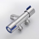 Kodumajapidamises kasutatav praktiline kolmesuunaline nurkventiiliga segisti topeltk&auml;epidemega topeltjuhtimine, &uuml;he k&uuml;lma ja mitmefunktsioonilise segisti suunaja