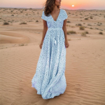 Stiilne suvine V-kaelusega l&uuml;hikeste varrukatega pikk kleit Puhkus Ranna t&auml;pilise mustriga Boho kleit S sinine