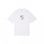 Nike x Hello Kitty NRG Logo T-s&auml;rk (Aasia suuruse m&auml;&auml;ramine) Valged Unisex Topid DR6075-100 XXL