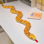 100 cm imitatsioonmadudega plush-m&auml;nguasjad Naljakad vallatud kunstlikud pehmed loomad Nukud M&auml;nguasjad J&auml;ljendavad madudega plush-m&auml;nguasjad 100cm kollane