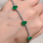 SACE GEMS vasesulamist tsirkoon k&auml;ev&otilde;ru on stiilne ja l&auml;bim&otilde;eldud pulmakingitus t&uuml;druks&otilde;pradele punane