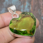 Ilus Peridoot kalliskivist k&auml;sitsi valmistatud ehe 925 Sterling h&otilde;beripats 1.58 Inches roheline