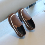 Laste vabaajajalatsid v&auml;ikelastele poistele moekad klassikalised PU-nahast pealepandavad laste madalad kingad, k&otilde;ikidele riietele sobivad mokassiinid, briti stiilis pehmed kingad 21 pruun