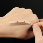 5 paari &uuml;hekordseks kasutamiseks m&otilde;eldud Microblading kulmude kujundamise &scaron;abloonkleebis Kulmude joonistamise juhend Abisablooni meigit&ouml;&ouml;riista tarvikud