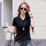 Selle suve uus puhas puuvillane V-kaelusega elastne salendav l&uuml;hikeste varrukatega T-s&auml;rk on vabaaja-, moekas ja mitmek&uuml;lgne poolpikkade varrukatega topp. S must