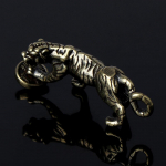 Messingist tiigrikujude ornament Hiina Zodiac Tiger kontori lauakaunistusega ripats