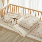 A-klassi laste lasteaiavoodipesukomplekt: P&auml;evatekk, Tekk ja Padi Single Quilt 115*145CM [2.1 lb]