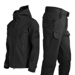 Military Shark Skin Soft Shell &uuml;likonnad meestele taktikalised tuulekindlad veekindlad jakid Meeste armee lahingup&uuml;ksid + meeste kapuutsiga matkamantlid S must
