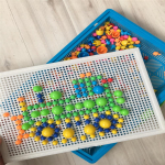 P&auml;ris kaader, v&auml;rviline seene-k&uuml;&uuml;nte pusle m&auml;nguasi, mosaiikplaat, klapp, v&auml;ikesed kingitused lasteaiale, &otilde;pilasele pusle, pusle, hoiukorv