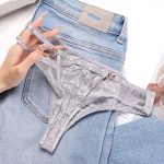 TERMEZY Seksikad naiste j&auml;&auml;siidist stringid madala k&otilde;rgusega &otilde;&otilde;nsad s&uuml;damekujulised pandlaga alusp&uuml;ksid pitsliistud hingav pesu m&otilde;lemal k&uuml;ljel M