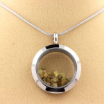 Pierres et Min&eacute;raux. Collier Diamant vert jaune brut. Mod&egrave;le M&eacute;daillon 20 mm. Couleur Argent.