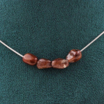 Pierres et Min&eacute;raux. Collier 4 perles Quartz rutile rouge du Br&eacute;sil Chaine en acier Collier femmes, hommes. Taille personnalisable.