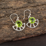 Peridoodiga k&otilde;rvar&otilde;ngad V&auml;&auml;riskiviehted, 925 Prooviga Sterlingh&otilde;bedast K&otilde;rvar&otilde;ngad, K&auml;sitsi Valmistatud Ehted S&uuml;nnikivi K&otilde;rvar&otilde;ngad, Kingitus Talle 1.40 Inches roheline