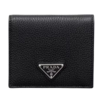 Prada emailitud metallkolmnurkne logo klapiga kinnitusega nahast rahakott meestele must must